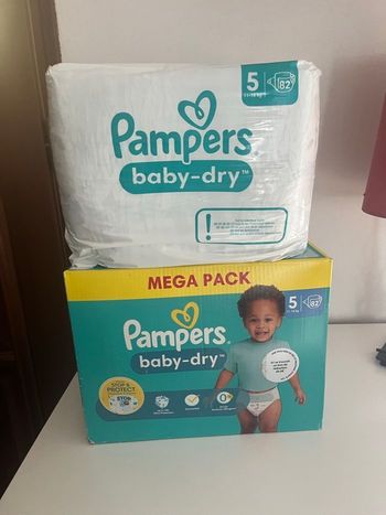 Lot  couches Pampers  baby -dry 164 couches neuf