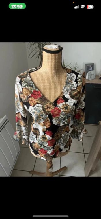 Blouse à dentelle fleuri aquarelle