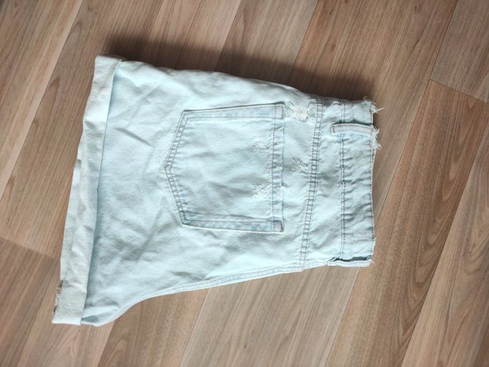 Short en jean mom taille 44 Stradivarius excellent état - photo numéro 4