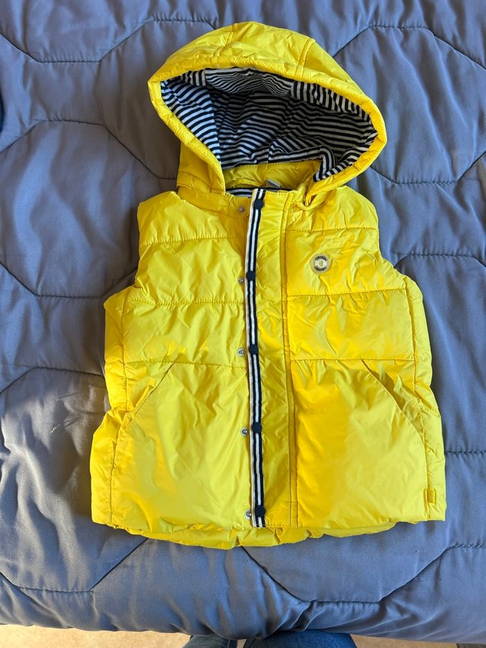 Doudoune sans manches et  pull à capuche