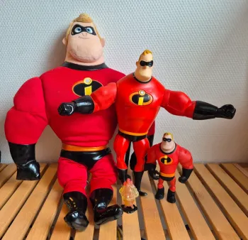 Lots figurines et une peluche indestructible