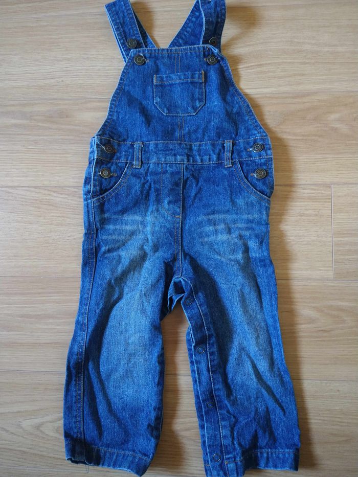 Salopette marque pommette taille 24 mois en très bon état