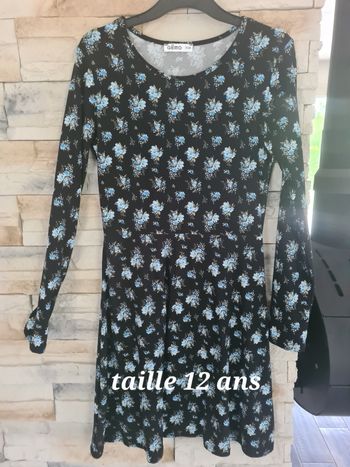Robe longue noire légère petite fleur bleue Gémo 12 ans