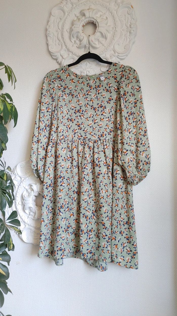 Robe verte avec motif floraux manche ballon - photo numéro 7