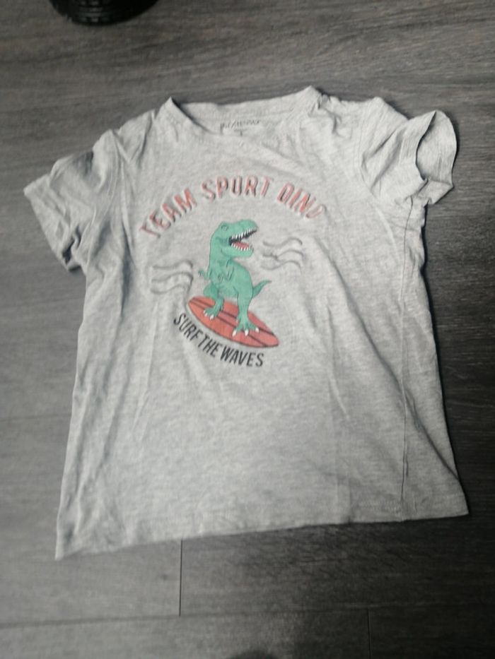Tee shirt manche courte dinosaure 8A