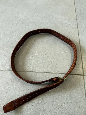 Ceinture marron, quelques marques d'usures, 100cm