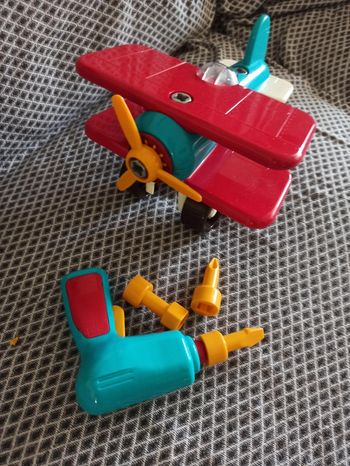 Jouet avion à monter