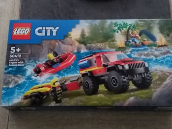 Vend le camion de pompiers 4 fois 4 et le canot de sauvetage lego
