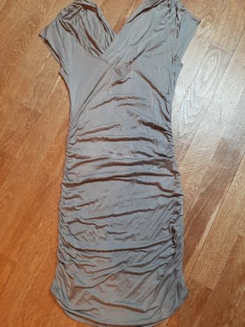 Robe moulante couleur beige