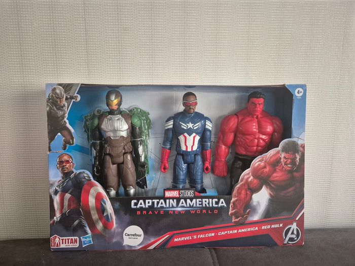 Coffret Figurines Marvel Captain America 30cm