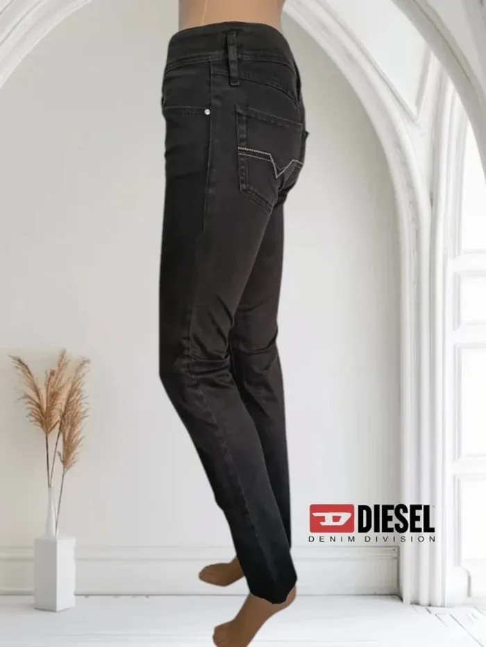 Jean Diesel modéle matic ,coupe straight fit ,taille basse ,stretch