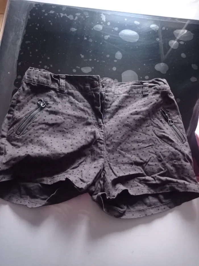 Short gris foncé élastique
