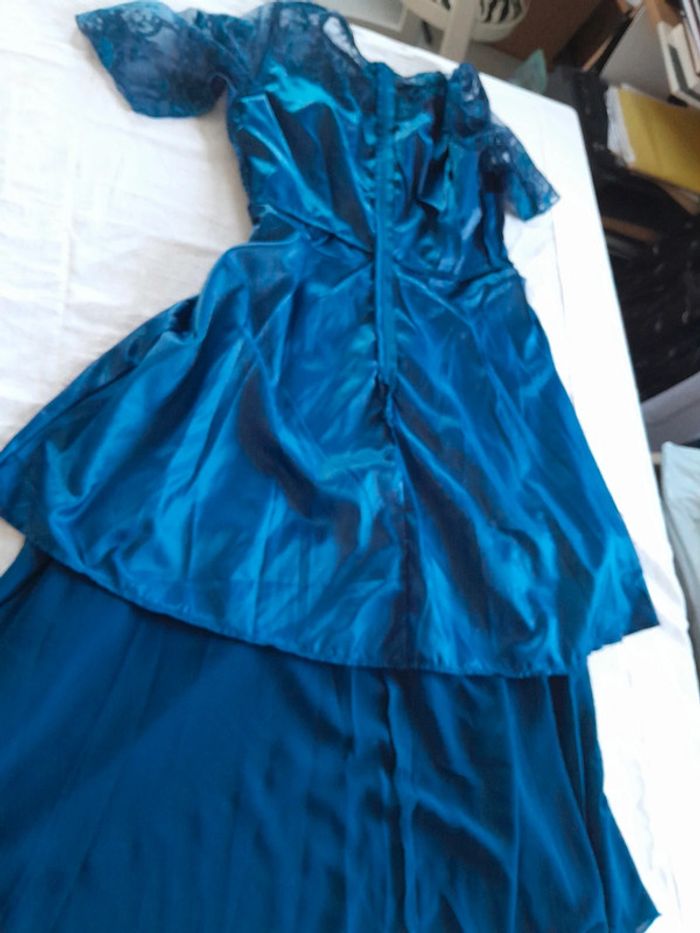 Jolie robe de cérémonie été mi mollet dentelles et drapée taille - photo numéro 9