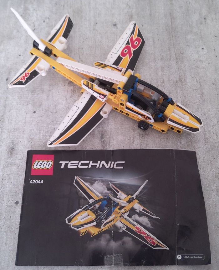 Lego   technic  42044  (  avion  )