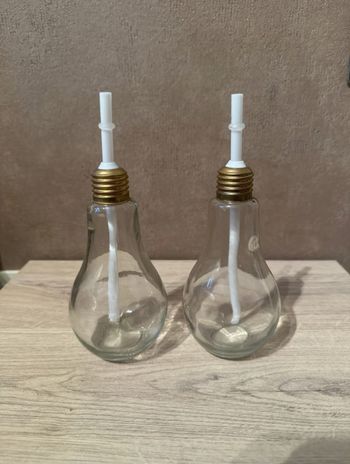 Lot de 2 verres ampoule avec 2 pailles
