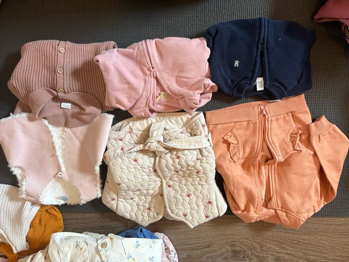 Lot (180 pièces) petite fille taille 80 - photo numéro 1