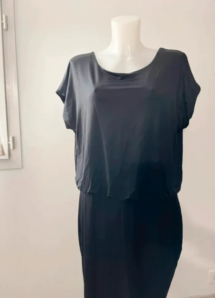 Robe noire riu - photo numéro 2