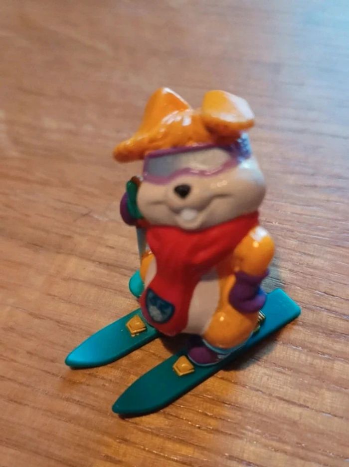 Jouet kinder lapin au ski - photo numéro 2