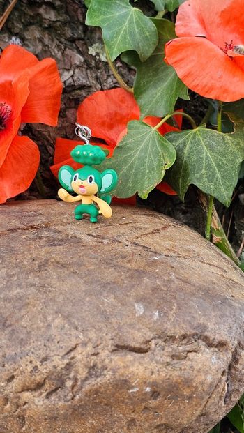 Super petite figurine Pokemon Nintendo porte clé feuillajou