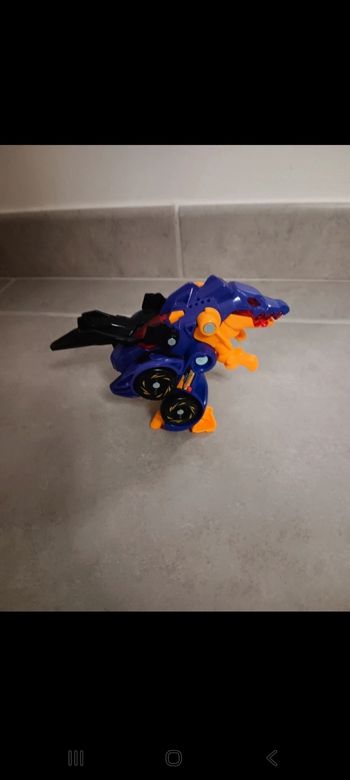 Petit transformer voiture dinosaure