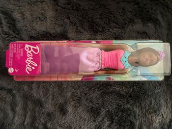 Barbie Fantaisie - Assortiment de Princesses - Poupée en Robe Violet