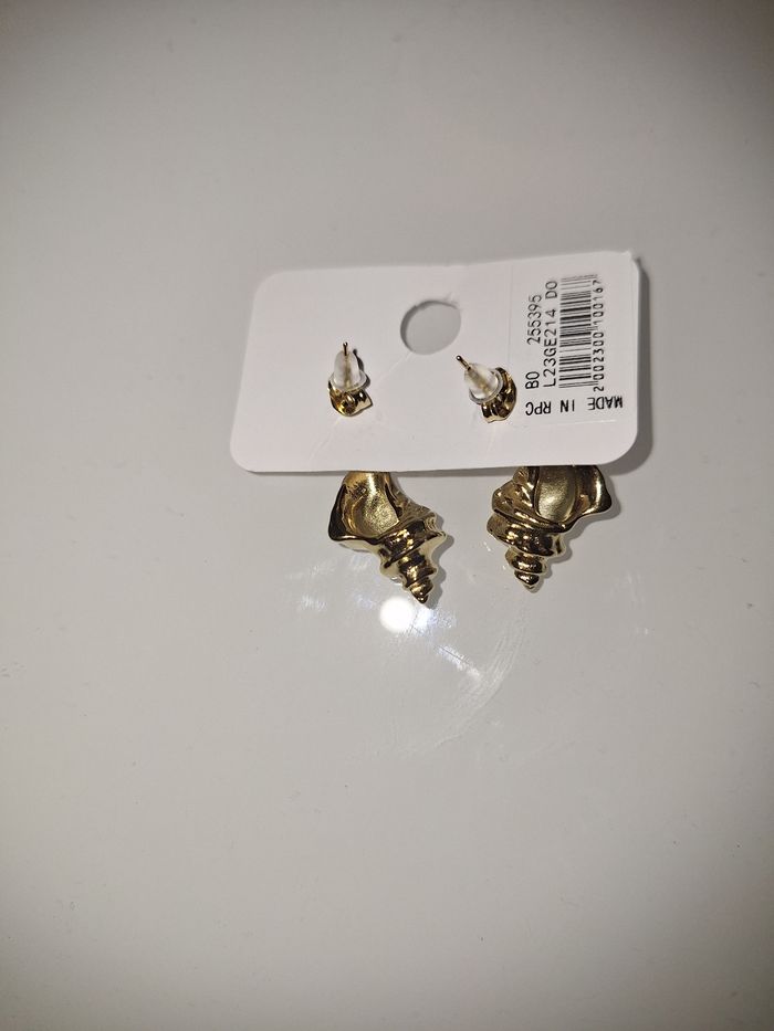 Magnifique paire de boucles d'oreilles coquillage - photo numéro 2