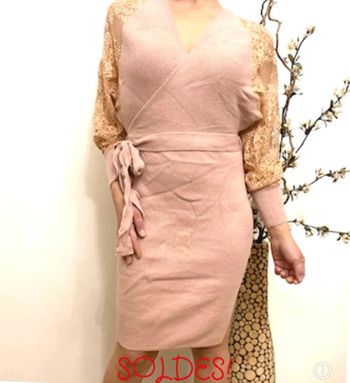 Magnifique robe en maille rose cache coeur à manches dentelle taille unique 36/42