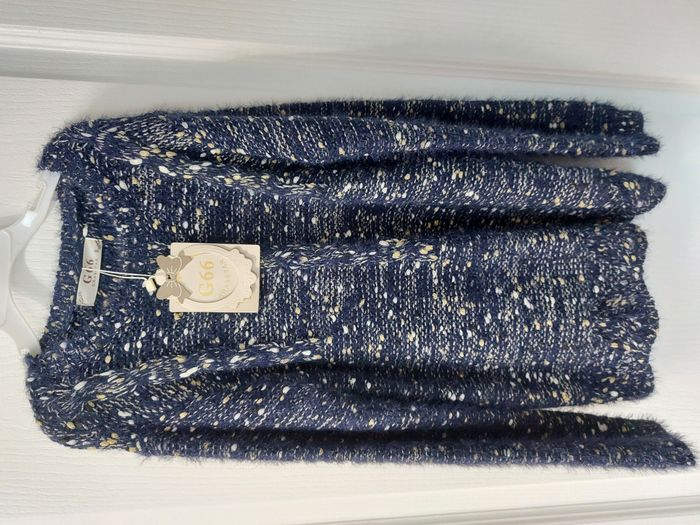 beau pull bleu col rond 8ans