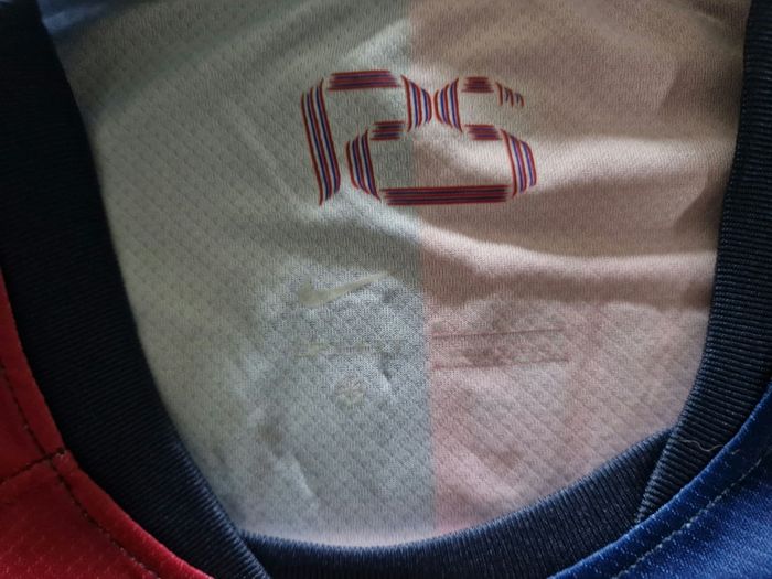 Maillot de foot Barça taille M NEUF - photo numéro 3