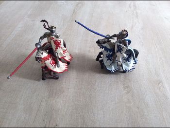 Lot 2 chevaliers