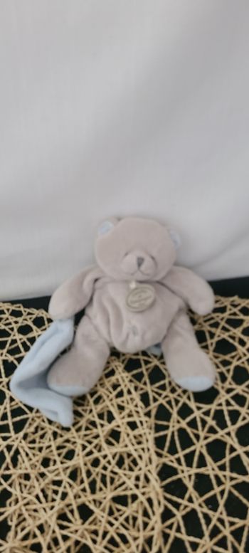 DOUDOU ET COMPAGNIE PELUCHE OURS GRIS BEIGE MOUCHOIR BLEU BILLES