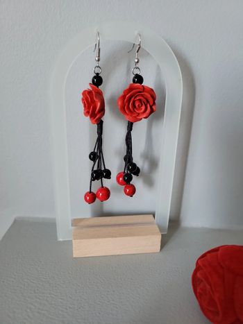 Boucles d oreilles roses rouges