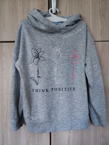 Pull sweat capuche gris fleurs 8 ans Primark