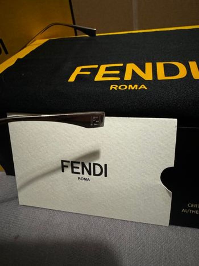 Lunette fendi authentique - photo numéro 8