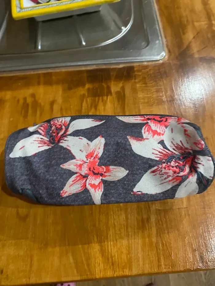 Trousse, écoliers - photo numéro 3