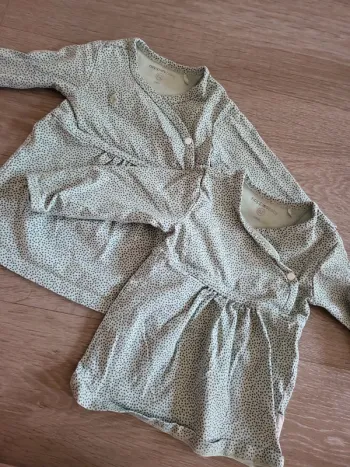 2 Robes 2/4 mois