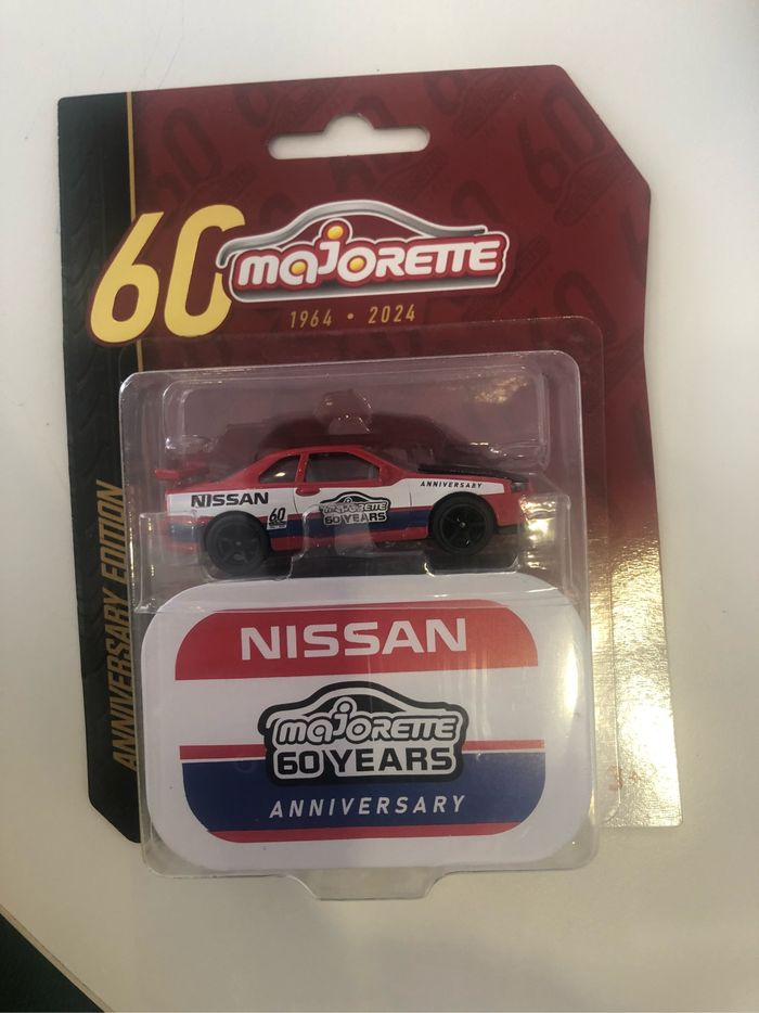 Miniature majorette Nissan skyline 60 ans