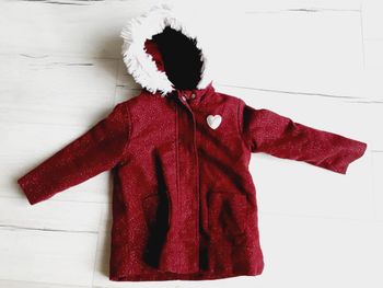 Vêtement fille manteau bordeaux brillants à capuche Gémo 3 ans