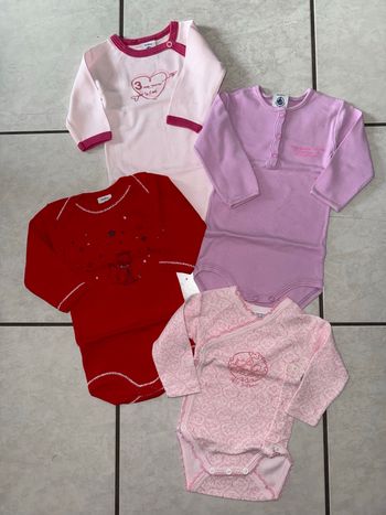 Lot de 4 bodies petit bateau taille 3 mois TBE 
