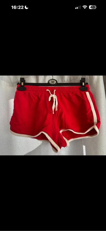 Short rouge