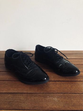 Derbies vernies