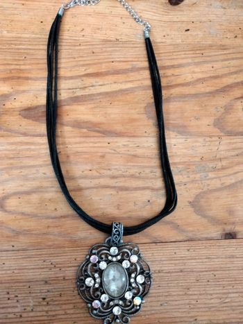 Collier avec pendentif style ancien gothique