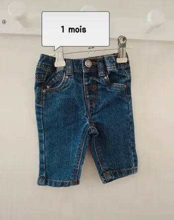 Joli petit Jean bébé garçon 1 mois