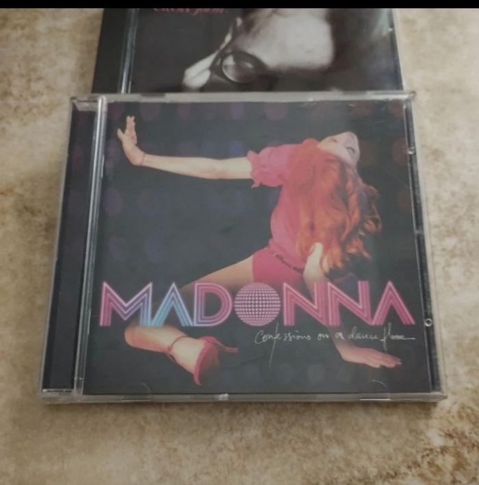 💽 Lot de 2 CD les albums 1 Elton John 1 Madonna (neuf)