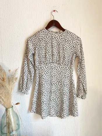 Robe Zara blanche fleurie noire 11-12 ans