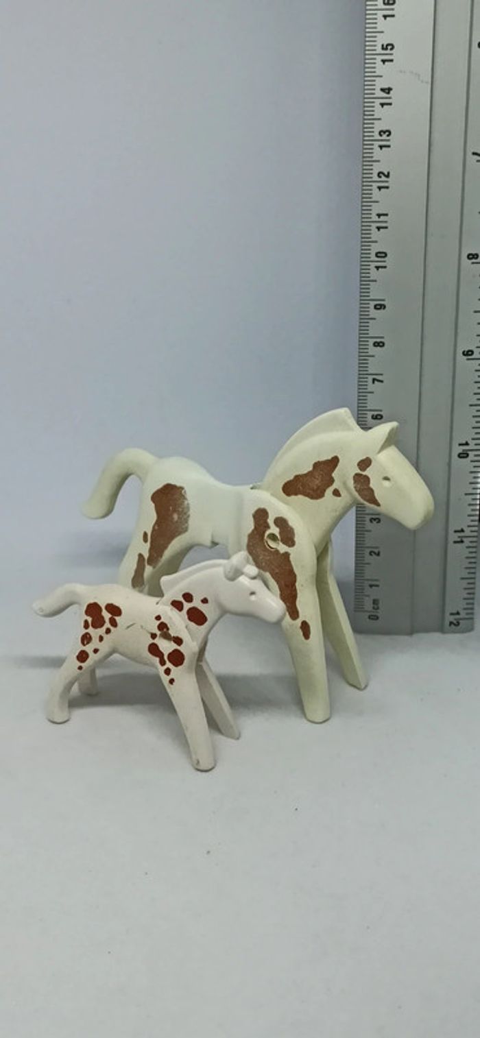 Cheval vintage blanc taches marron avec poulain playmobil