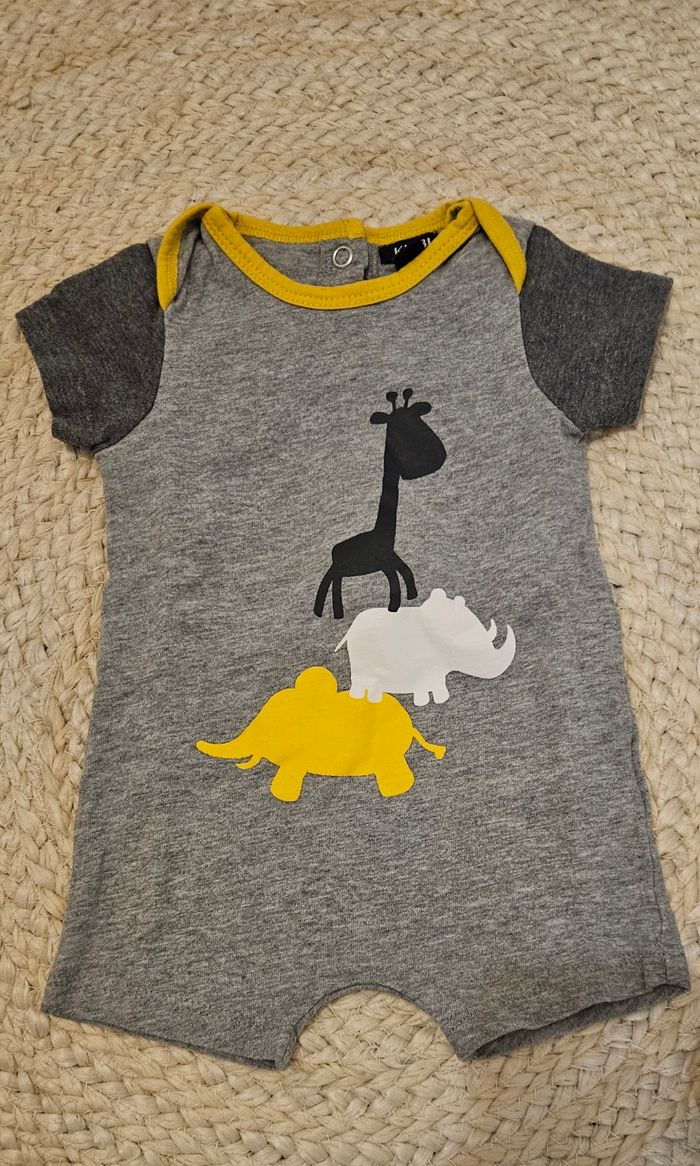 Lot de 4 combinaisons barboteuse  1 mois - photo numéro 5