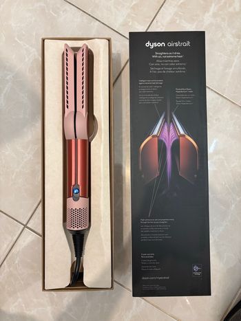 Dyson Airstrait