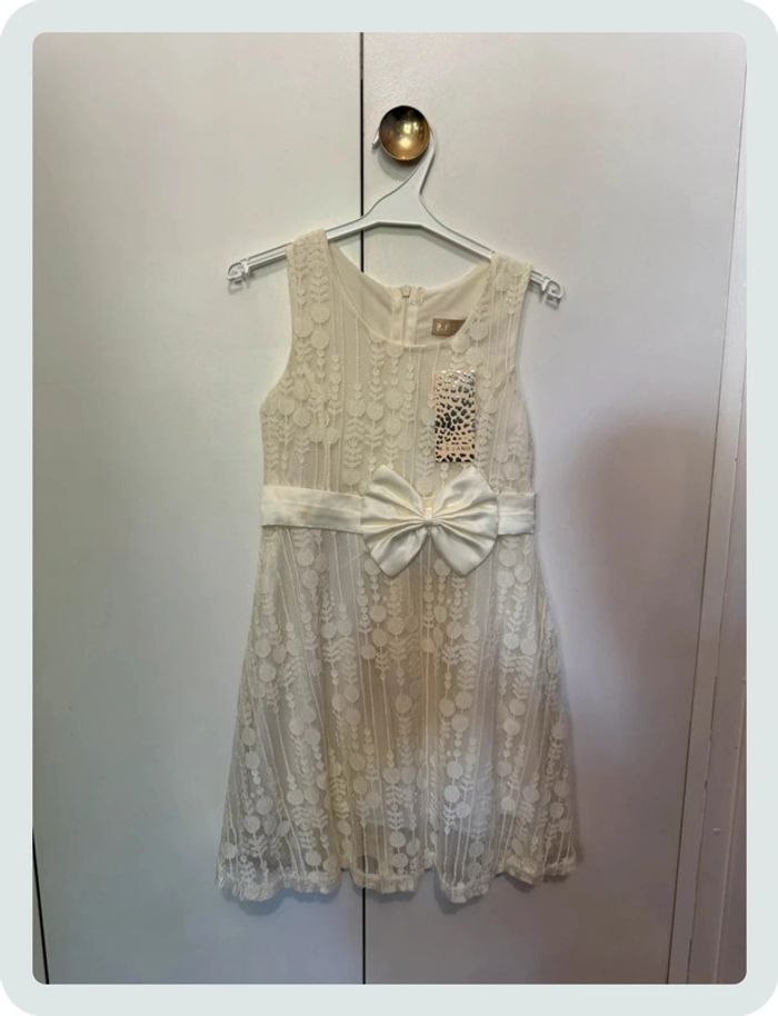 Robe à dentelle jaune
