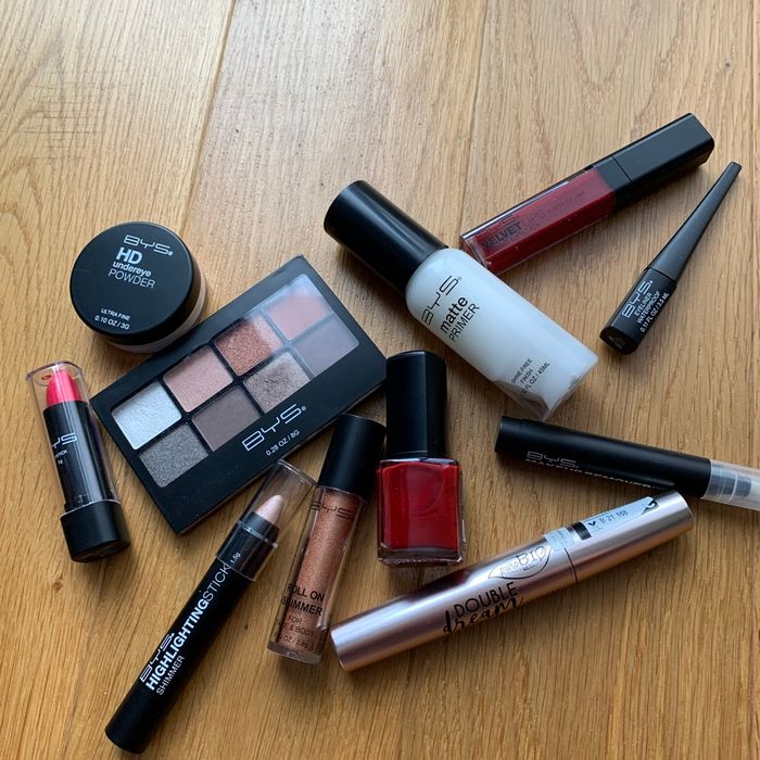 Lots maquillage bys et mascara offert